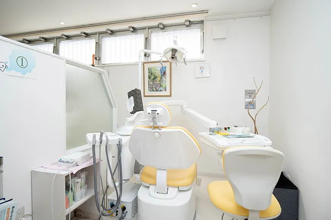 加古川市にあるわきさか歯科クリニックの治療風景